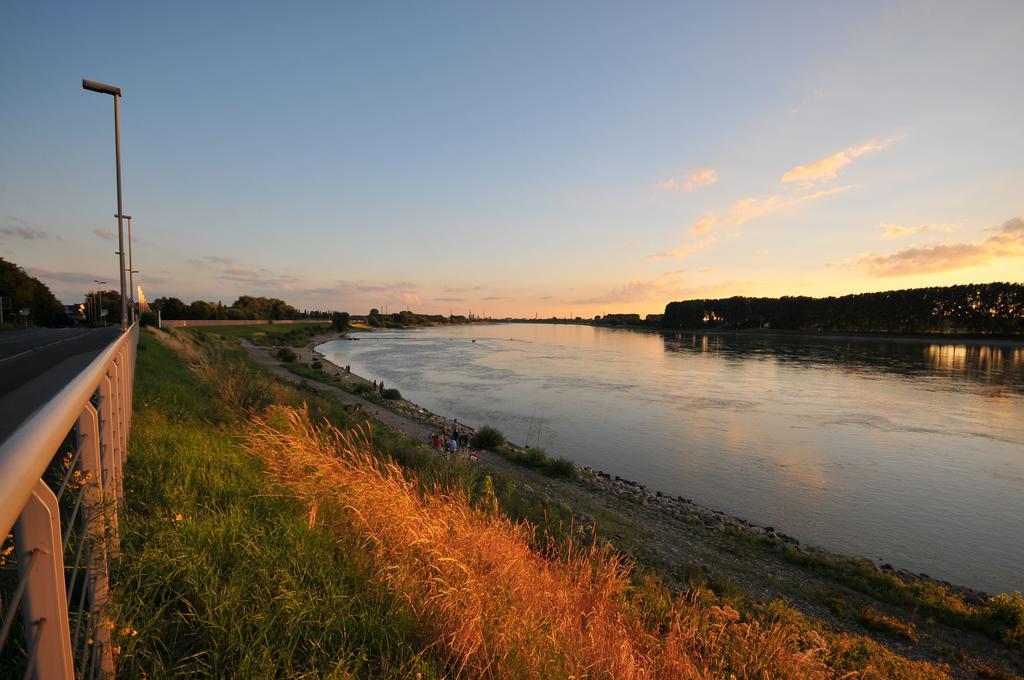 Hotel & Restaurant Zum Vater Rhein Monheim am Rhein Exteriör bild