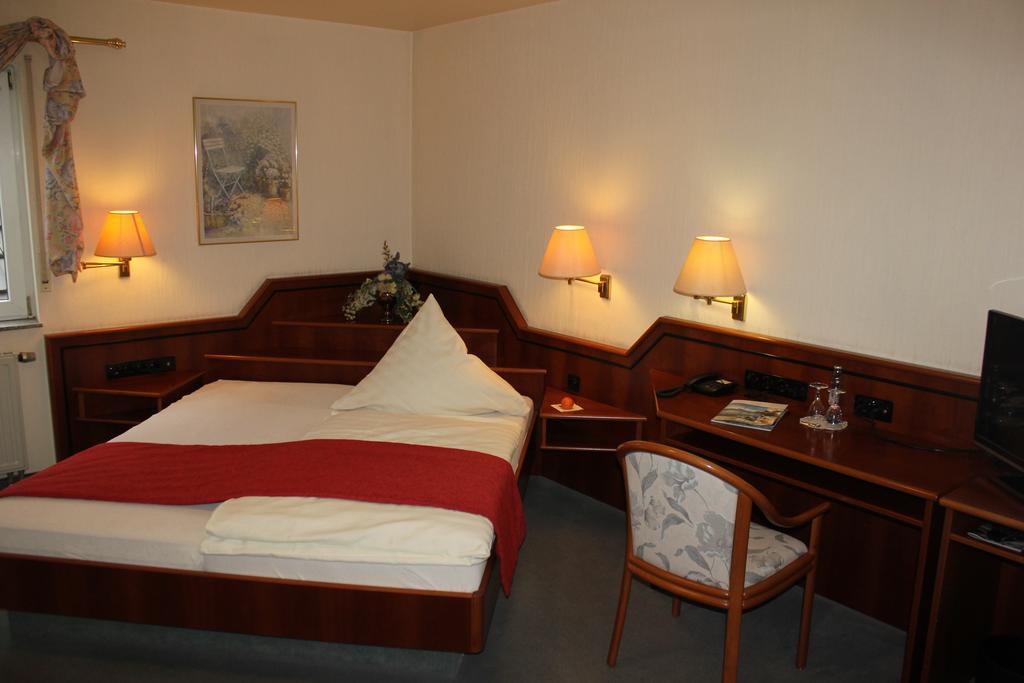 Hotel & Restaurant Zum Vater Rhein Monheim am Rhein Rum bild